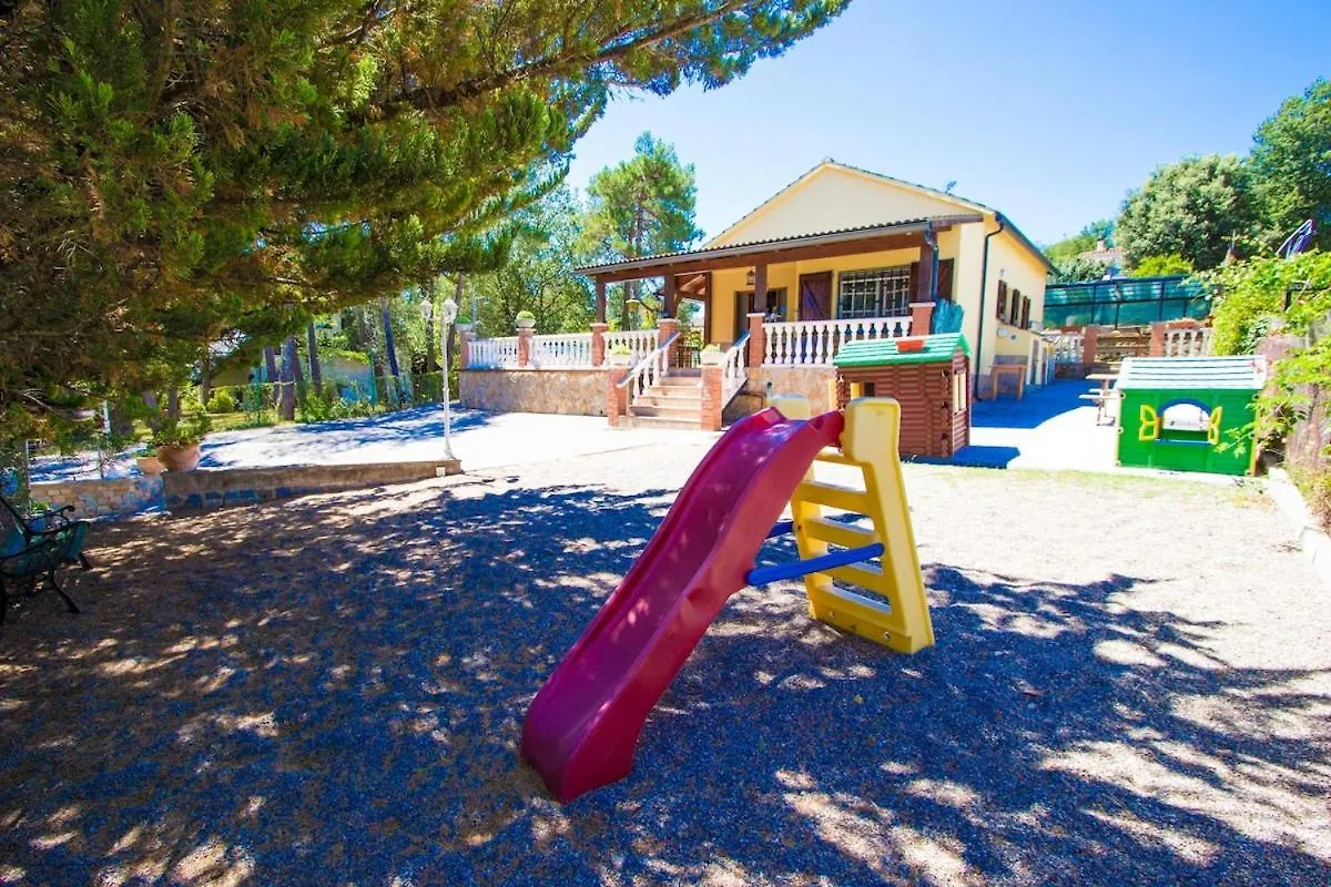 Catalunya Casas Costa Brava Villa With Private Pool & Spacious Garden サンタ・コロマ・デ・ファルネルス 0*,  スペイン